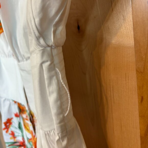 White House Black Market Short Sleeved Tie Waist Blouse S White Tiger Lily - Picture 9 of 12